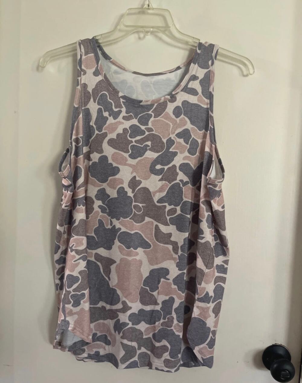 NEW Women’s Size Large Camouflage tank top Sleeveless shirt